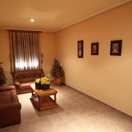 Calera y Chozas Hostal Restaurante Cuatro Caminos מראה חיצוני תמונה