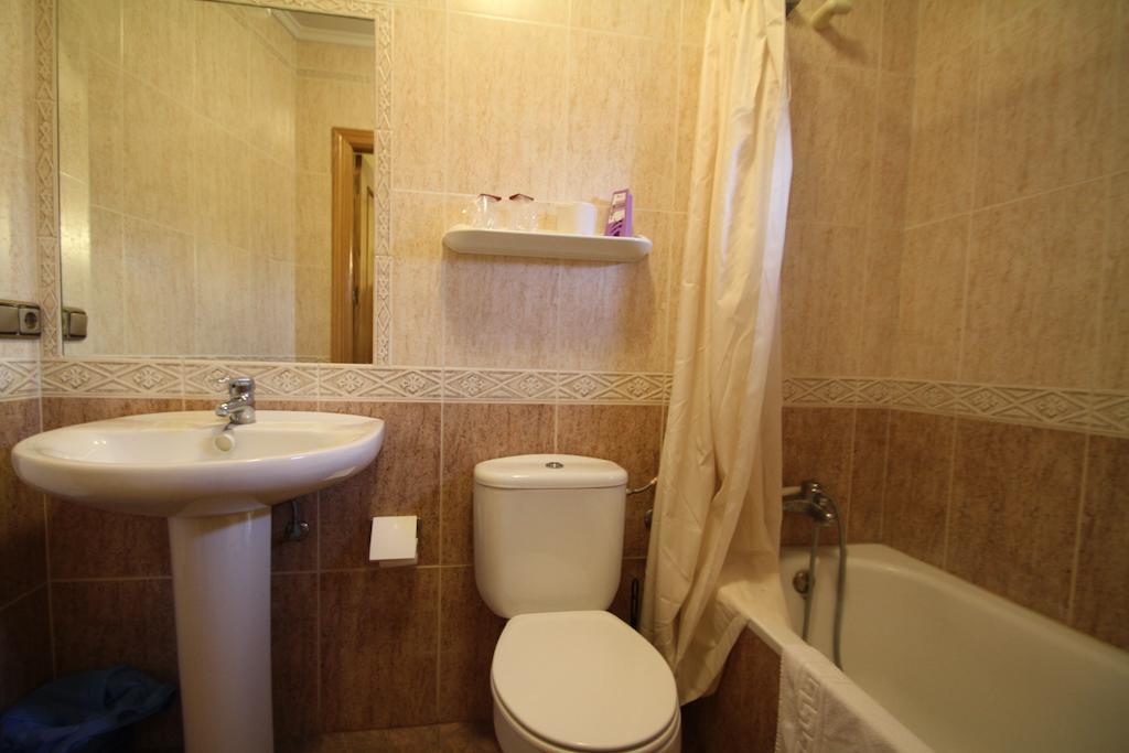 Calera y Chozas Hostal Restaurante Cuatro Caminos חדר תמונה