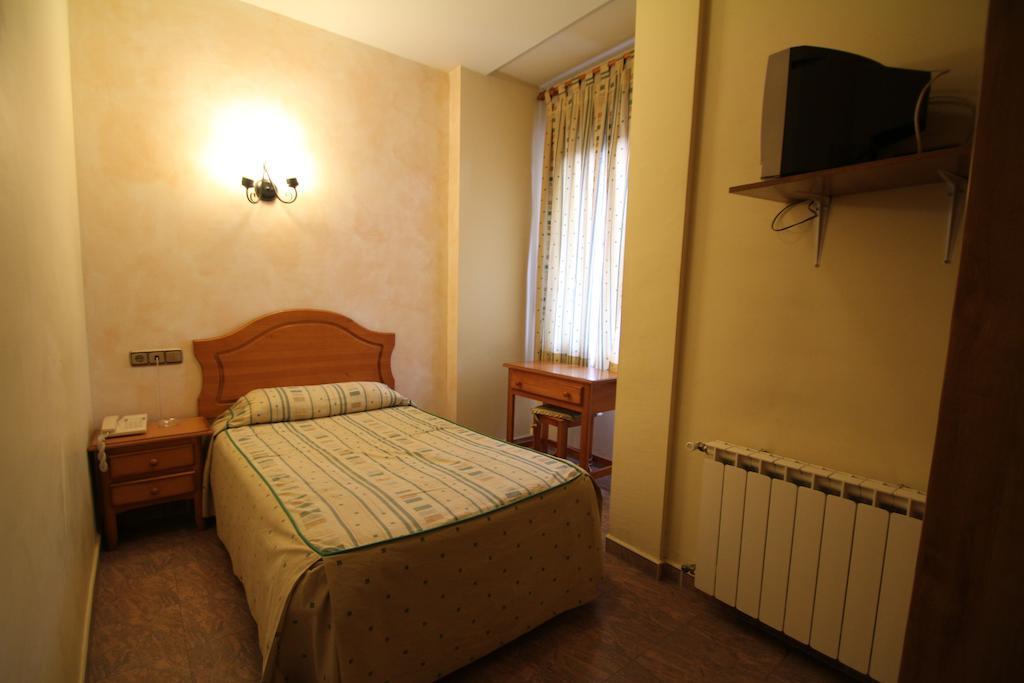 Calera y Chozas Hostal Restaurante Cuatro Caminos חדר תמונה