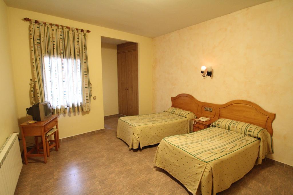 Calera y Chozas Hostal Restaurante Cuatro Caminos חדר תמונה